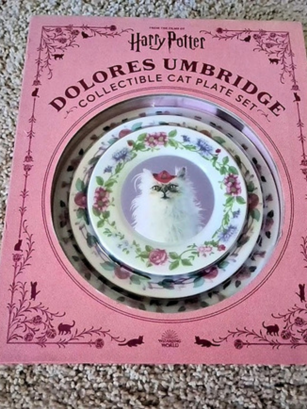 Harry Potter: Dolores Umbridge Collectible Cat Plate Set w/Journal & Pen~Un-used